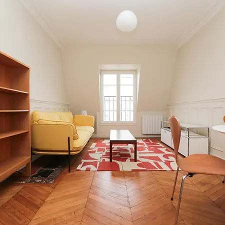 Luxurious Parisian Appartamento